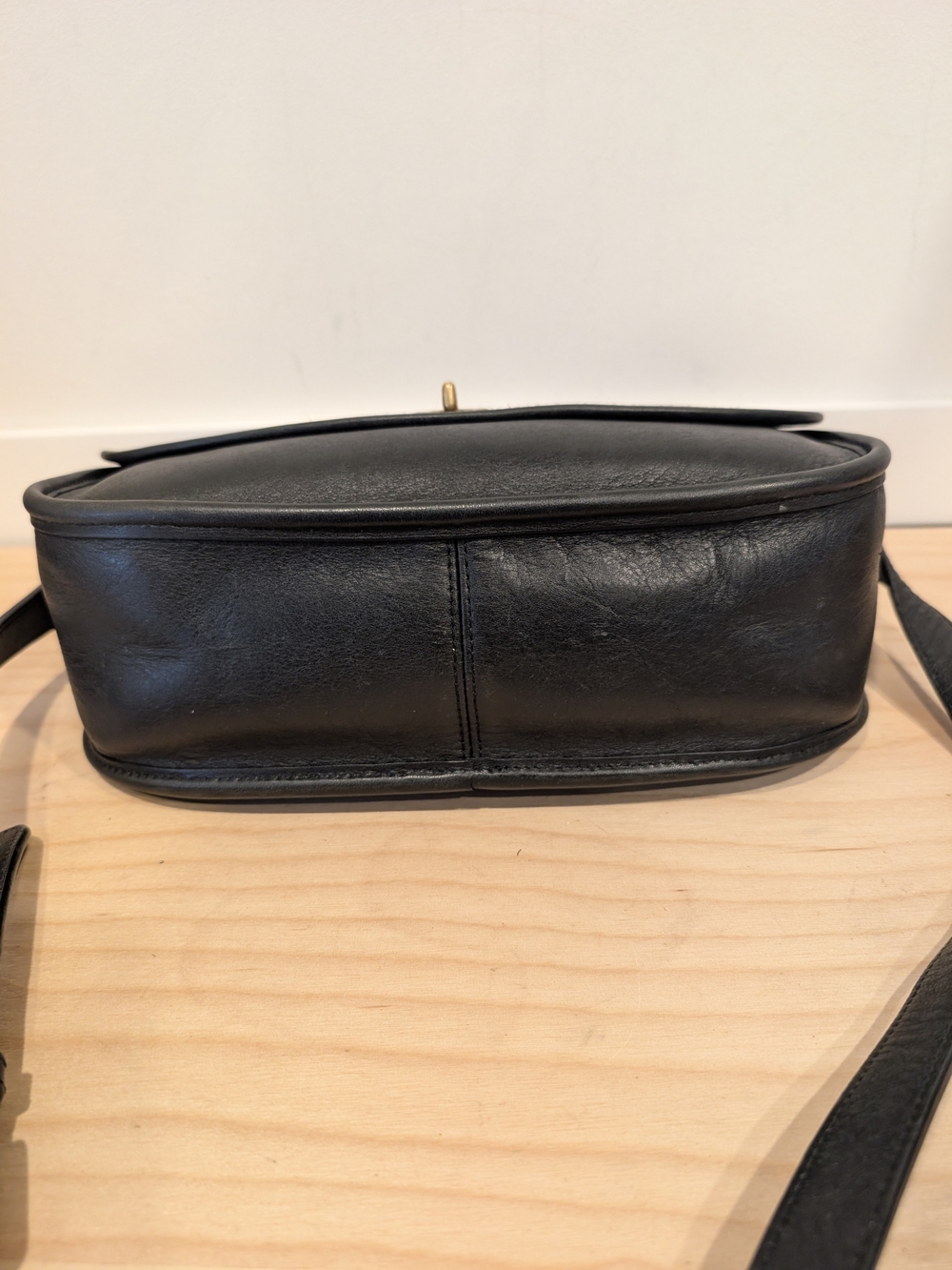 Authentic Vintage Coach Black Leather City Bag Crossbody 9790 - Picture 5 of 15